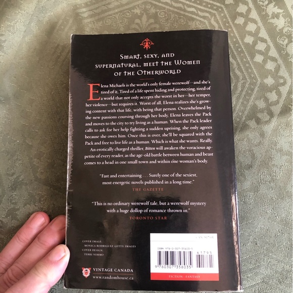 Bitten and Stolen by Kelley Armstrong - first two novels of the Bitten series - Picture 11 of 13